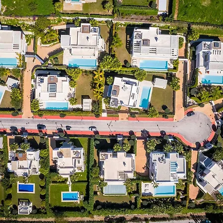 فيلة Jomo ماربيا