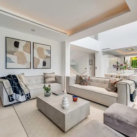 Jomo فيلة ماربيا